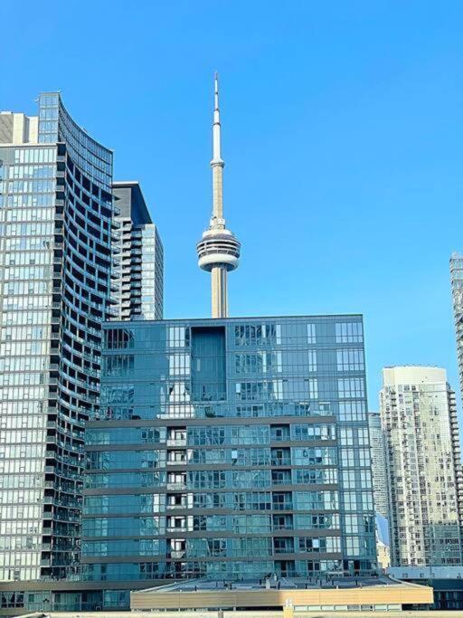 Stunning Luxurious Lakeview Condo By Cn Tower Торонто Екстер'єр фото